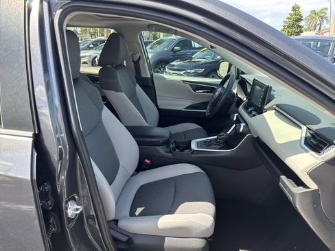 Used 2019 Toyota RAV4 XLE AWD/4WD image 14