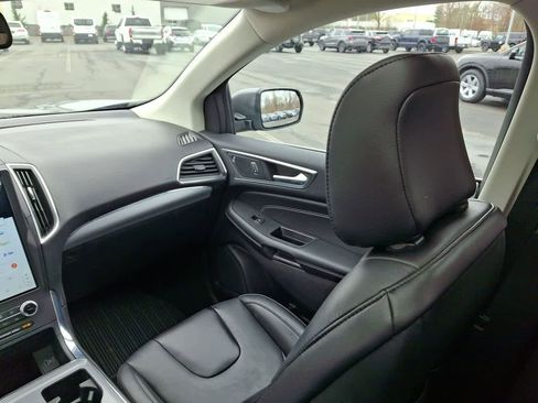 Used 2021 Ford Edge Titanium image 11