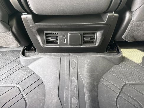 Used 2023 Chevrolet Silverado 1500 LT AWD/4WD image 16