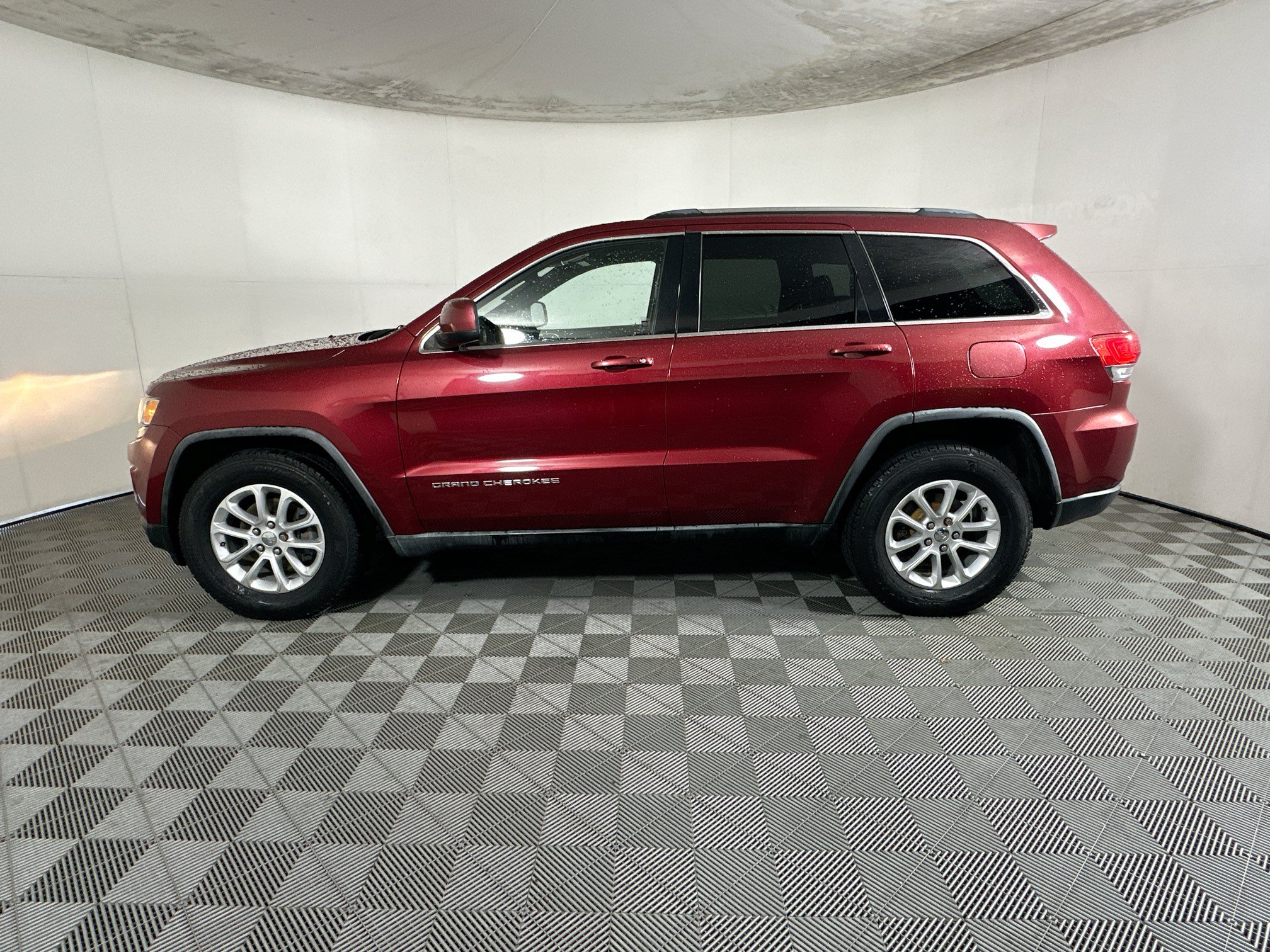 Used 2014 Jeep Grand Cherokee Laredo w/ Security & Convenience Group RWD image 6
