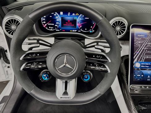 Used 2024 Mercedes-Benz SL 63 AMG 4MATIC image 27