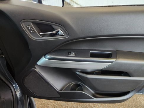 Used 2019 Chevrolet Colorado LT w/ LT Convenience Package image 12