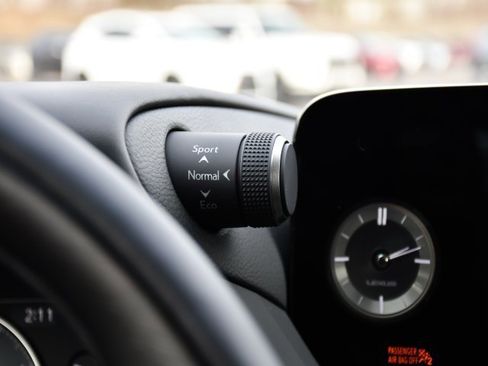 New 2025 Lexus ES 350 Luxury image 15