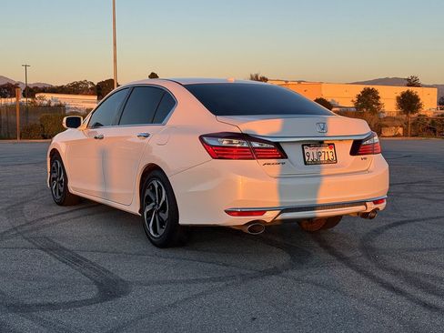 Used 2017 Honda Accord EX-L image 5