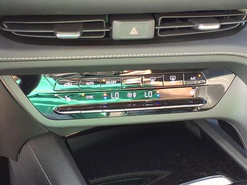 Used 2023 Buick Envision Essence FWD image 29