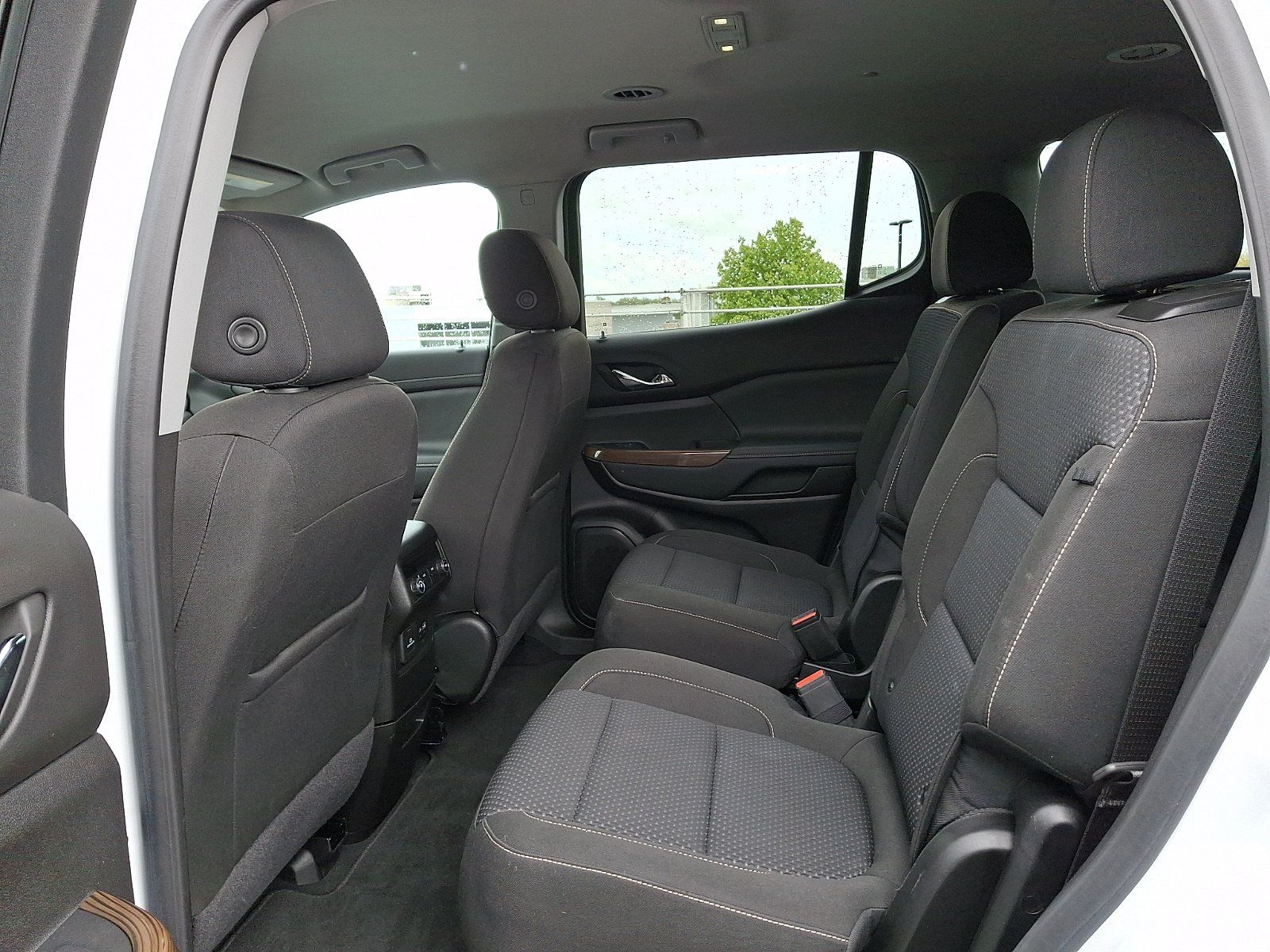 Used 2023 GMC Acadia SLE w/ Driver Convenience Package FWD image 11