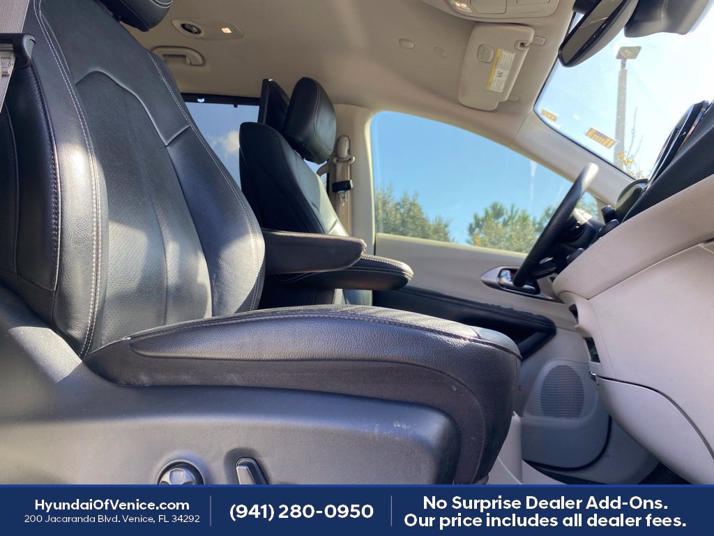 Used 2022 Chrysler Pacifica Touring-L w/ Uconnect Theater Family Group FWD image 16