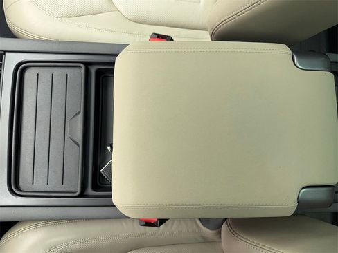 Used 2022 Land Rover Defender 110 SE image 34