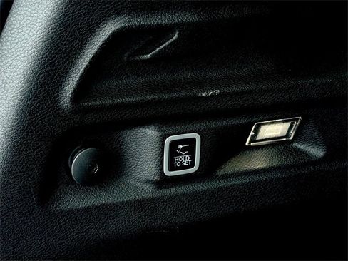 Used 2024 Jeep Grand Cherokee L Laredo image 41