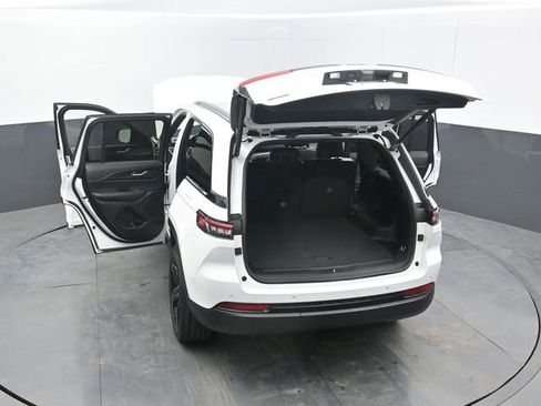 Used 2023 Jeep Grand Cherokee Altitude image 70