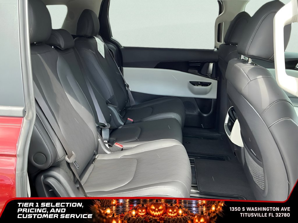 Used 2024 Kia Carnival EX FWD image 16