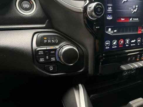 Used 2021 RAM 1500 4x4 Crew Cab image 22