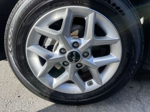 Used 2025 Kia Soul LX w/ LX Technology Package image 35