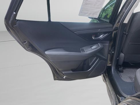 Used 2025 Subaru Outback Premium AWD/4WD image 9