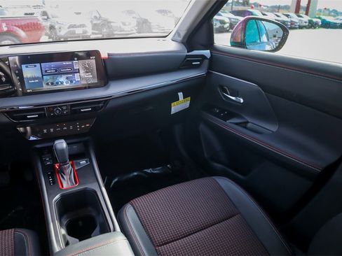 Used 2025 Nissan Kicks SR image 20