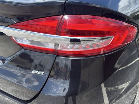 Used 2018 Ford Fusion SE FWD image 53