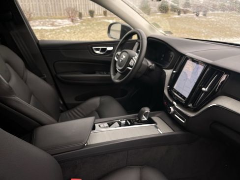 Used 2025 Volvo XC60 B5 Plus image 30