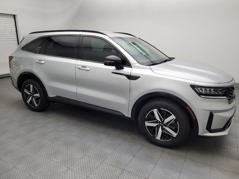 Used 2021 Kia Sorento S FWD image 11