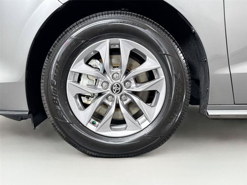Certified 2026 Toyota Sienna LE FWD image 42