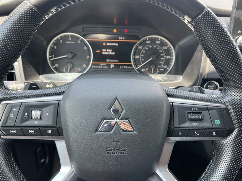 Used 2024 Mitsubishi Outlander FWD image 26
