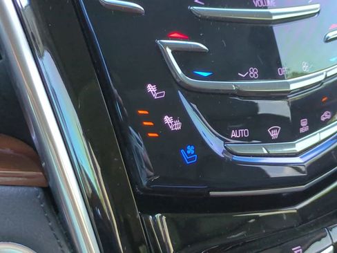 Used 2019 Cadillac Escalade Luxury RWD image 23