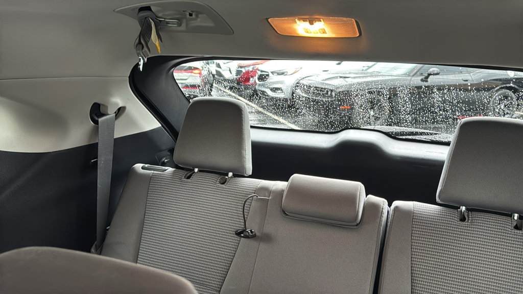 Used 2022 Toyota Highlander LE AWD/4WD image 30