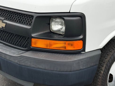 Used 2016 Chevrolet Express 3500 RWD image 10