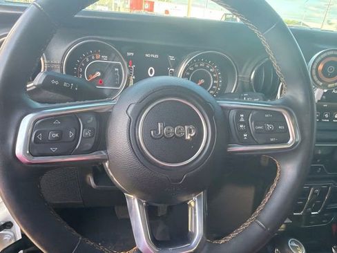 Used 2023 Jeep Gladiator Overland AWD/4WD image 7