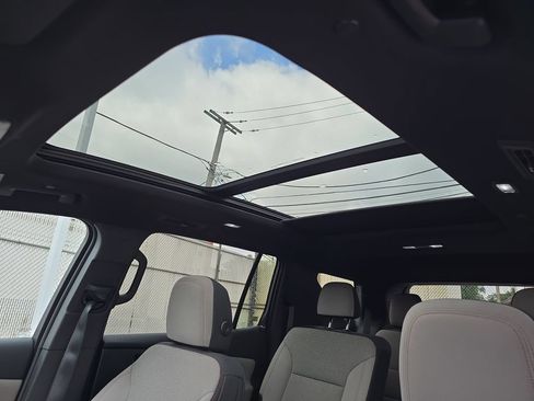 New 2026 Chevrolet Traverse LT w/ Sun and Wheel Package FWD image 17