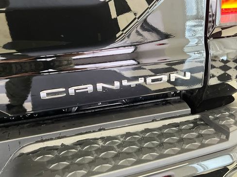Used 2025 GMC Canyon Denali AWD/4WD image 18