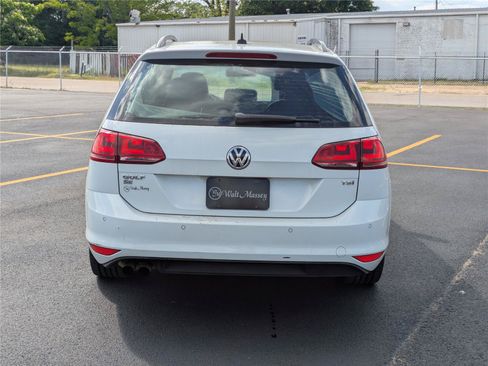 Used 2016 Volkswagen Golf SE w/ Lighting Package FWD image 4