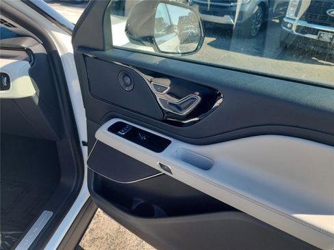 New 2026 Lincoln Aviator 2WD image 26