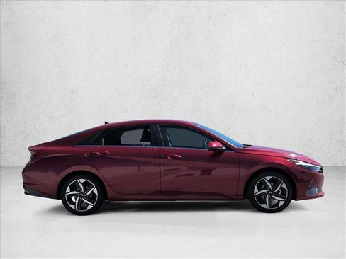 Used 2023 Hyundai Elantra Limited image 4