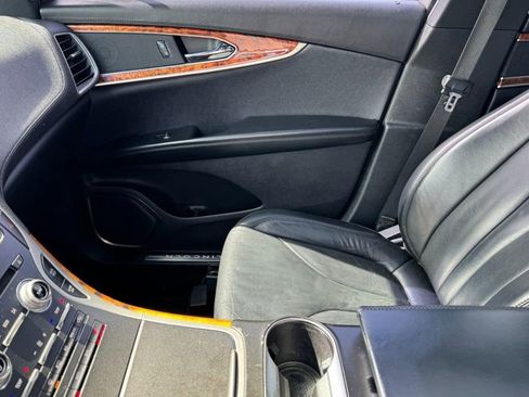 Used 2017 Lincoln MKX Select w/ Select Plus Package image 14