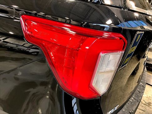 Used 2022 Ford Explorer XLT w/ Equipment Group 202A image 35