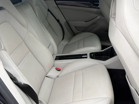 Used 2018 Porsche Panamera w/ Premium Package RWD image 13