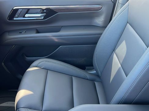 New 2026 Chevrolet Suburban LT w/ Comfort Package image 24