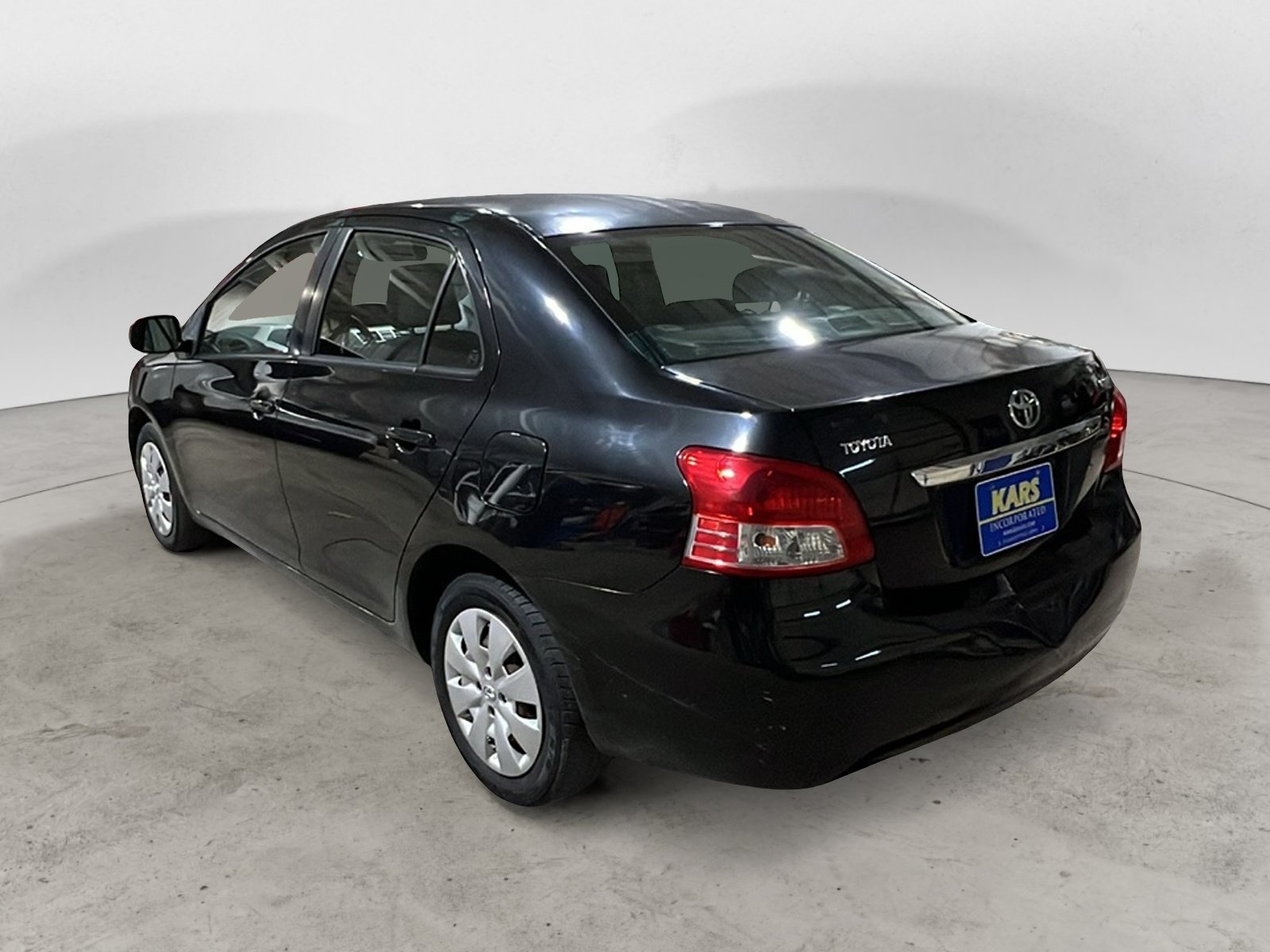 Used 2010 Toyota Yaris Sedan FWD image 4