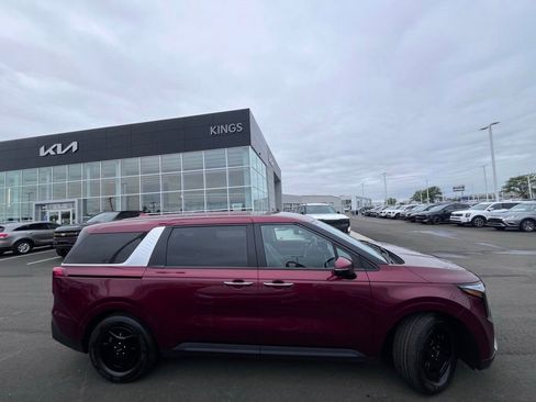 Certified 2025 Kia Carnival FWD image 2