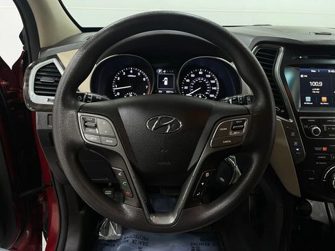 Used 2017 Hyundai Santa Fe SE image 19