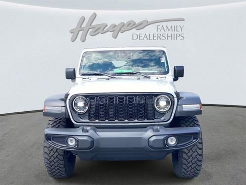 Used 2025 Jeep Wrangler Willys AWD/4WD image 9