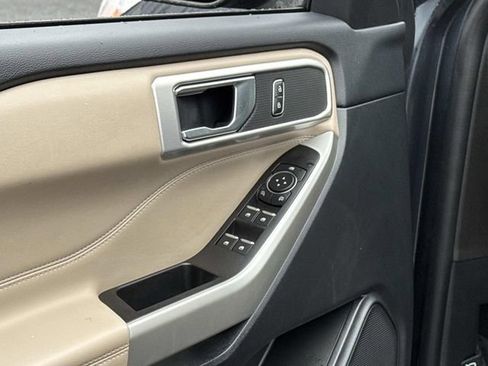 Certified 2022 Ford Explorer XLT w/ Equipment Group 202A image 16