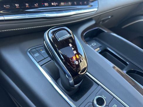 Used 2024 Cadillac Escalade ESV Premium Luxury Platinum image 21