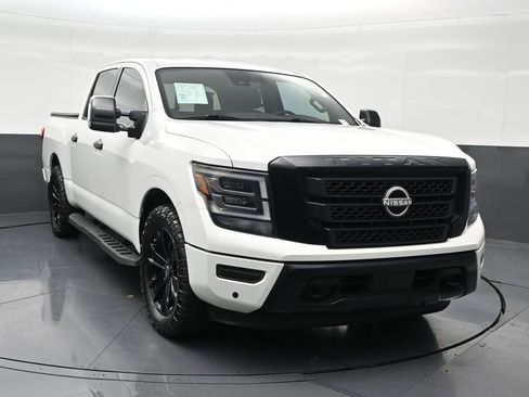 Used 2023 Nissan Titan SV w/ SV Convenience Package image 8