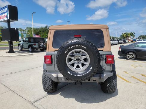 Used 2021 Jeep Wrangler Unlimited Rubicon AWD/4WD image 4