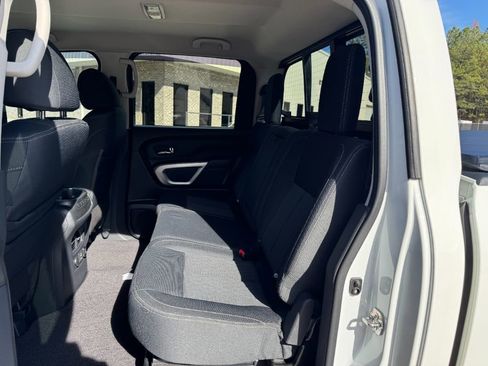 Used 2019 Nissan Titan SV w/ SV Convenience Package image 14
