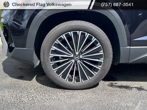 Used 2025 Volkswagen Taos SE image 5