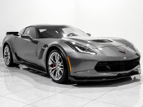 Used 2015 Chevrolet Corvette Z06 w/ 2LZ Preferred Equipment Group image 3