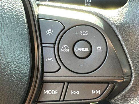 Used 2025 Toyota Corolla LE image 25