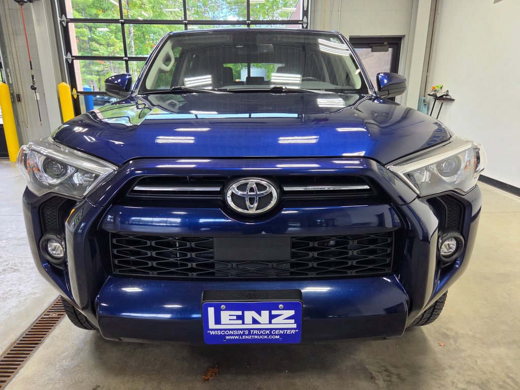 Used 2021 Toyota 4Runner SR5 AWD/4WD image 3